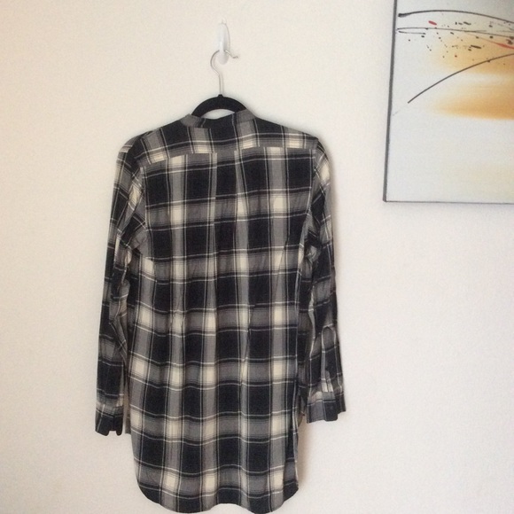 Button down plaid shirt - Picture 2 of 2